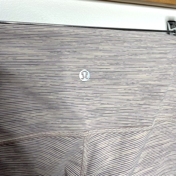 lululemon | Wunder Under High Rise 28 Luxtreme 12 - Picture 4 of 7